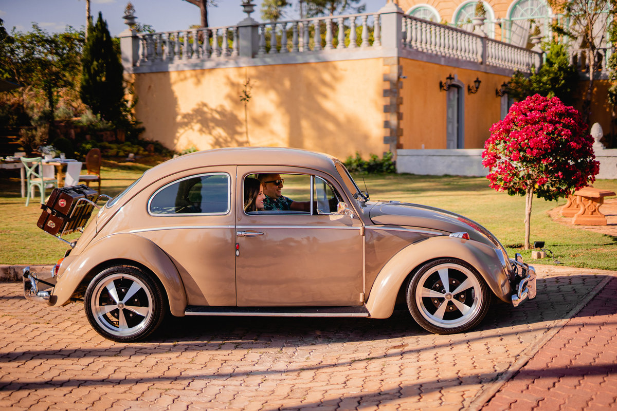 Ensaio de casal - Ensaio de casal brasília - Fotos de casal - Fotógrafo de casal - Fotógrafo Brasília - Fotógrafo de casamento - Brasília-DF - Villa Giardini - Inspiração ensaio de casal  - Ensaio de casal ao ar livre - Ensaio de casal criativo 