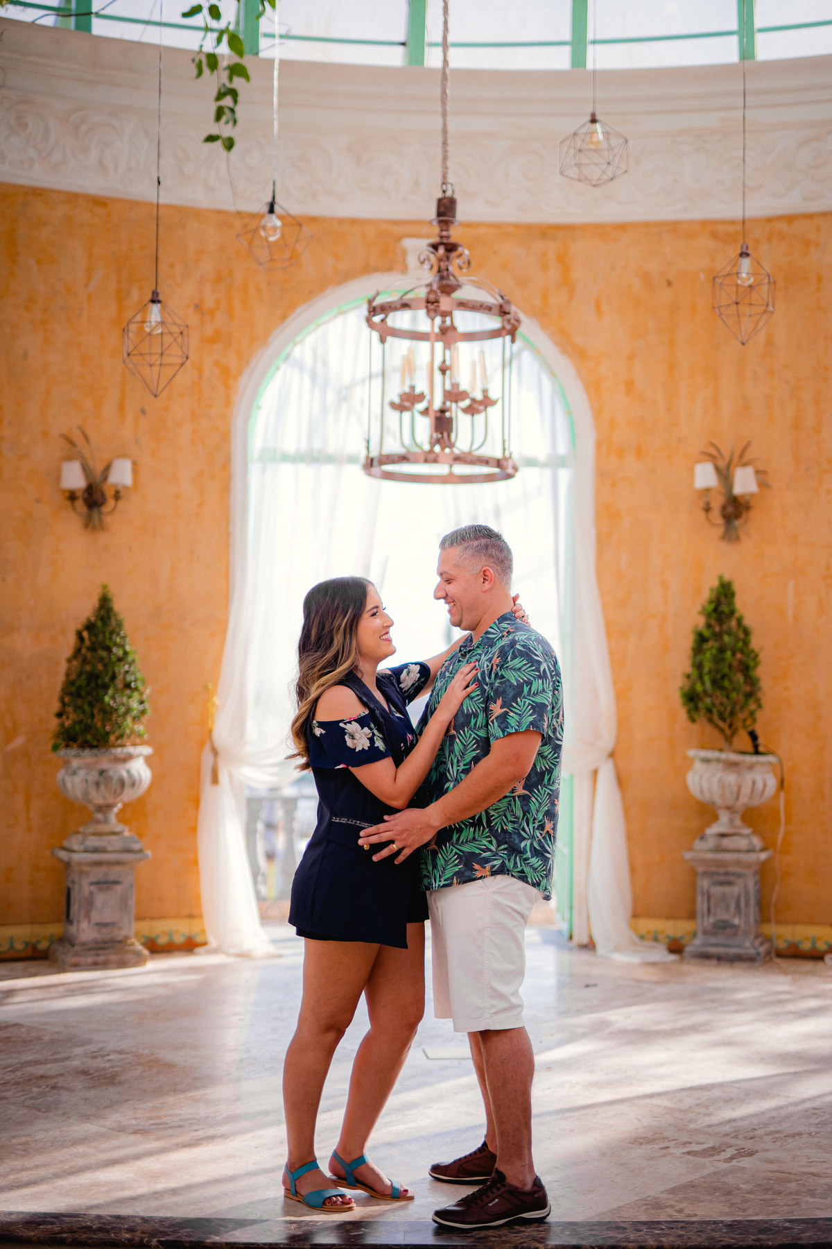 Ensaio de casal - Ensaio de casal brasília - Fotos de casal - Fotógrafo de casal - Fotógrafo Brasília - Fotógrafo de casamento - Brasília-DF - Villa Giardini - Inspiração ensaio de casal  - Ensaio de casal ao ar livre - Ensaio de casal criativo