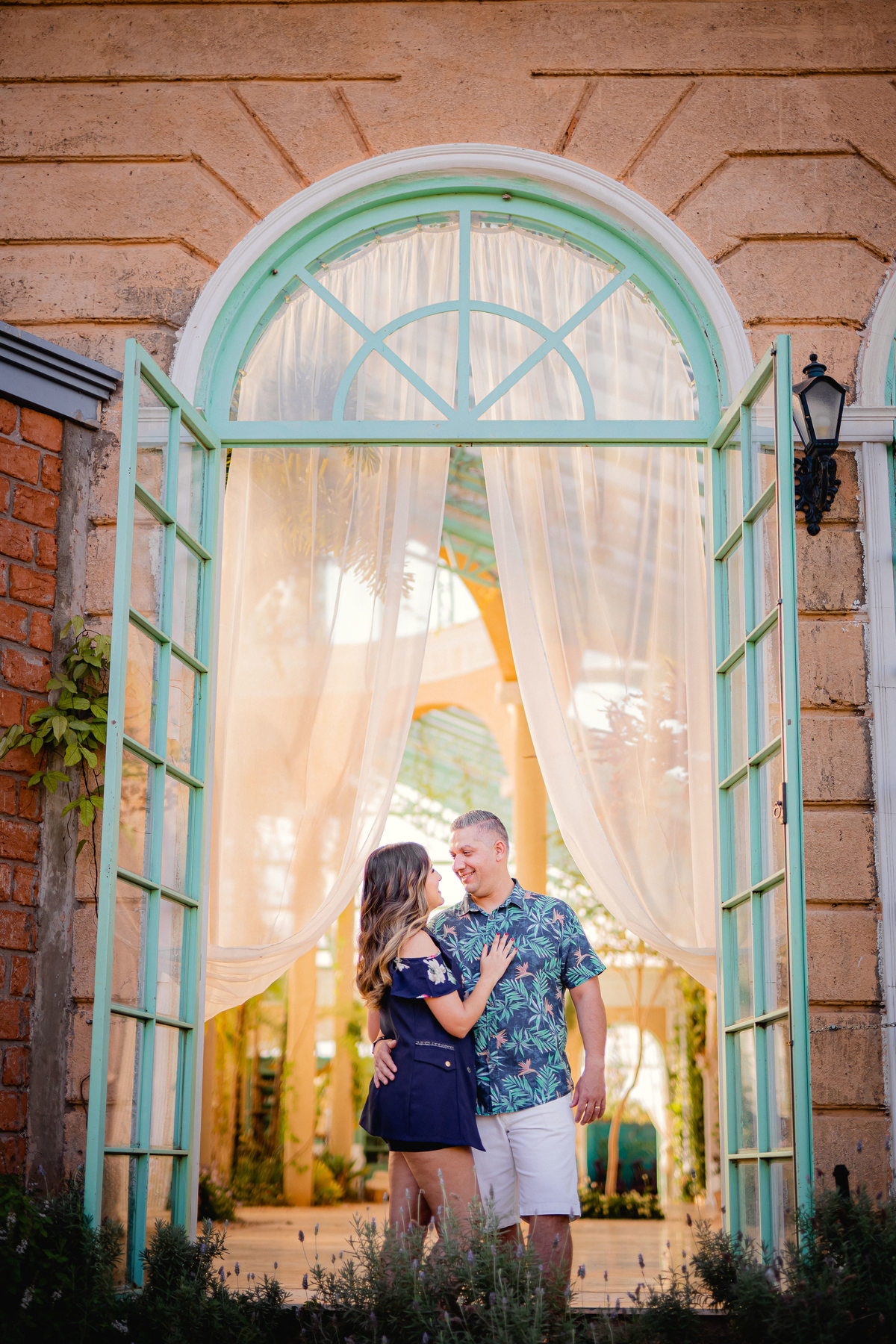 Ensaio de casal - Ensaio de casal brasília - Fotos de casal - Fotógrafo de casal - Fotógrafo Brasília - Fotógrafo de casamento - Brasília-DF - Villa Giardini - Inspiração ensaio de casal  - Ensaio de casal ao ar livre - Ensaio de casal criativo