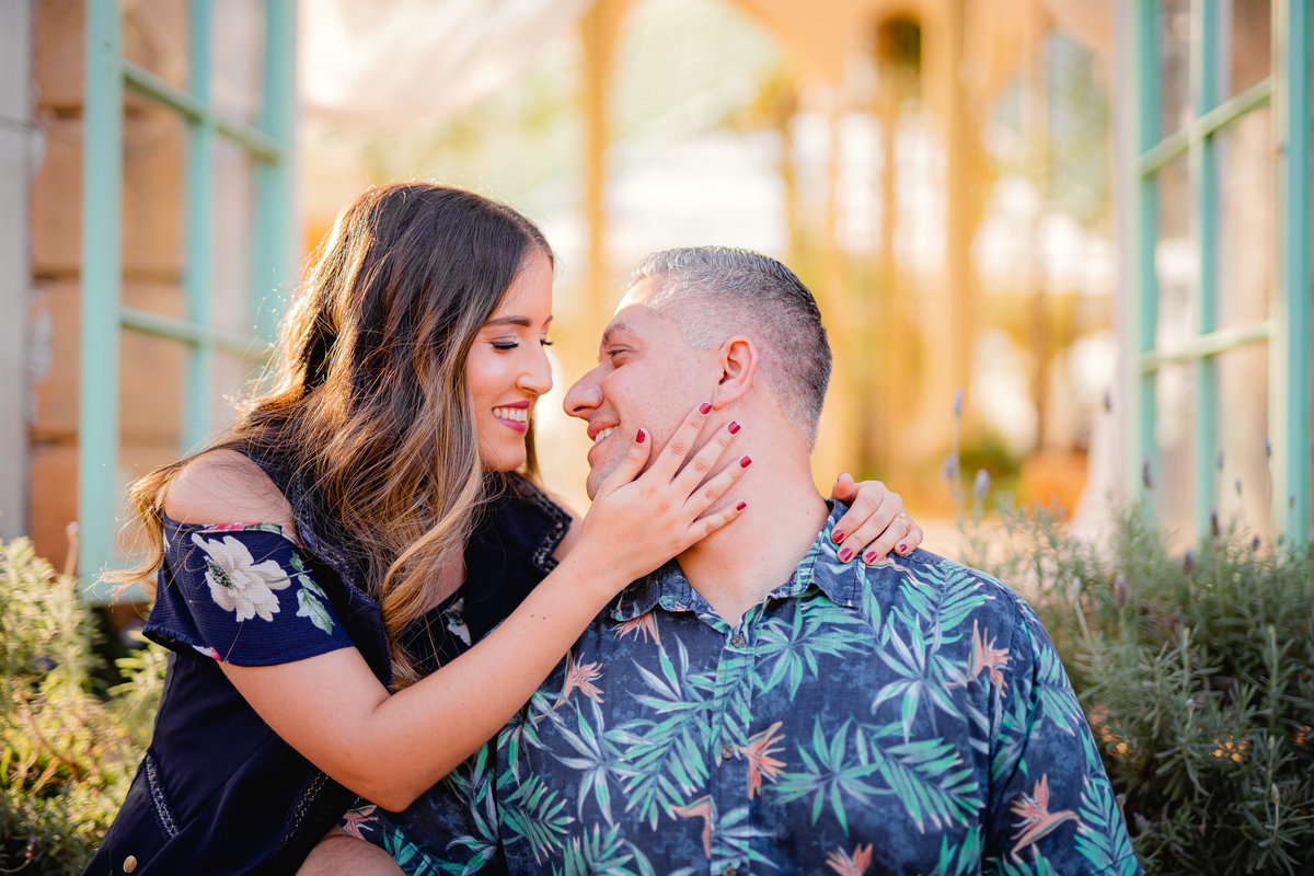 Ensaio de casal - Ensaio de casal brasília - Fotos de casal - Fotógrafo de casal - Fotógrafo Brasília - Fotógrafo de casamento - Brasília-DF - Villa Giardini - Inspiração ensaio de casal  - Ensaio de casal ao ar livre - Ensaio de casal criativo