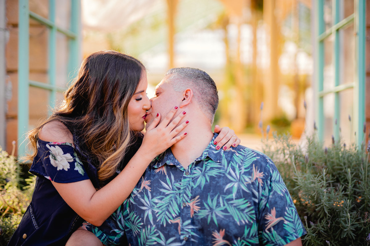 Ensaio de casal - Ensaio de casal brasília - Fotos de casal - Fotógrafo de casal - Fotógrafo Brasília - Fotógrafo de casamento - Brasília-DF - Villa Giardini - Inspiração ensaio de casal  - Ensaio de casal ao ar livre - Ensaio de casal criativo