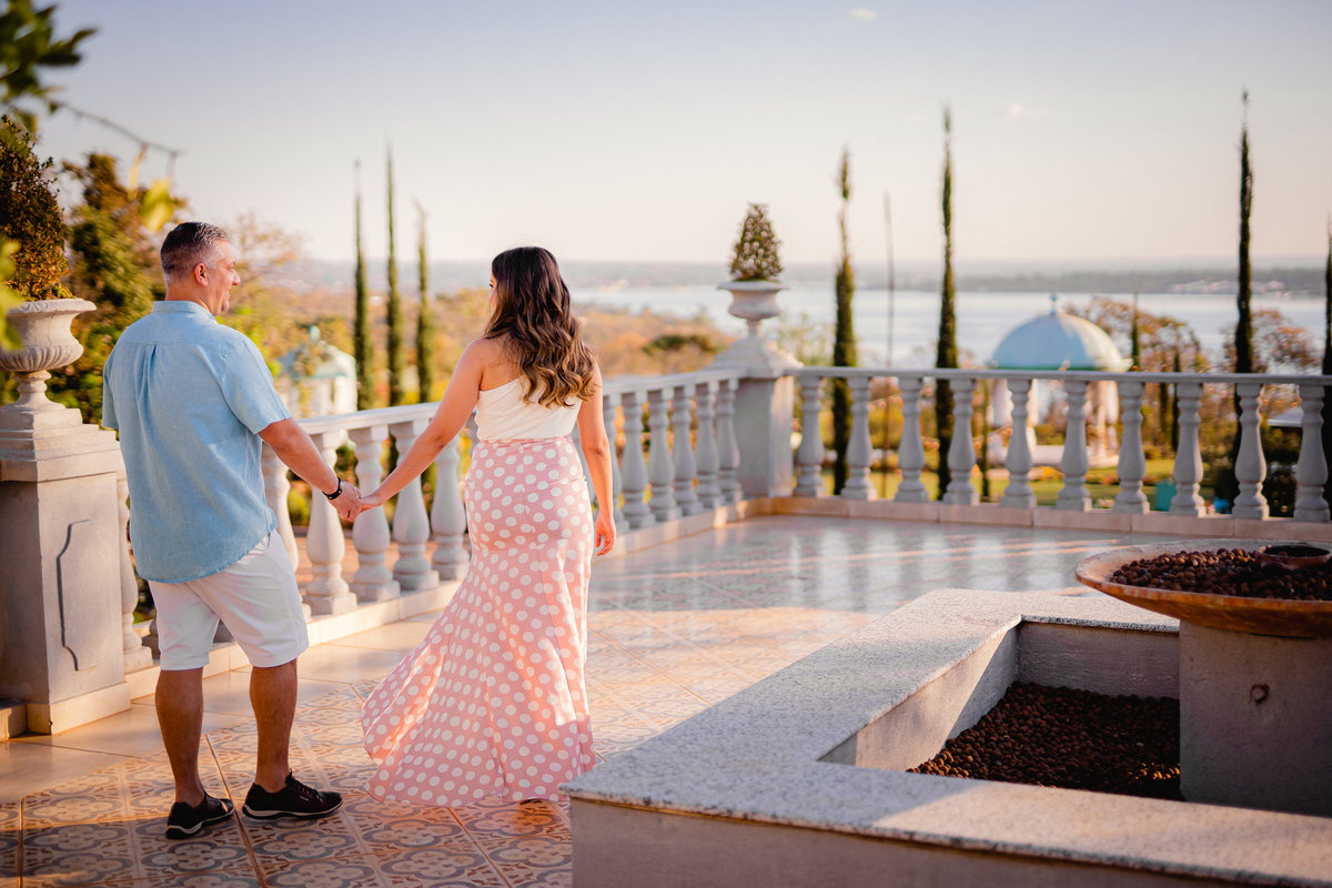 Ensaio de casal - Ensaio de casal brasília - Fotos de casal - Fotógrafo de casal - Fotógrafo Brasília - Fotógrafo de casamento - Brasília-DF - Villa Giardini - Inspiração ensaio de casal  - Ensaio de casal ao ar livre - Ensaio de casal criativo