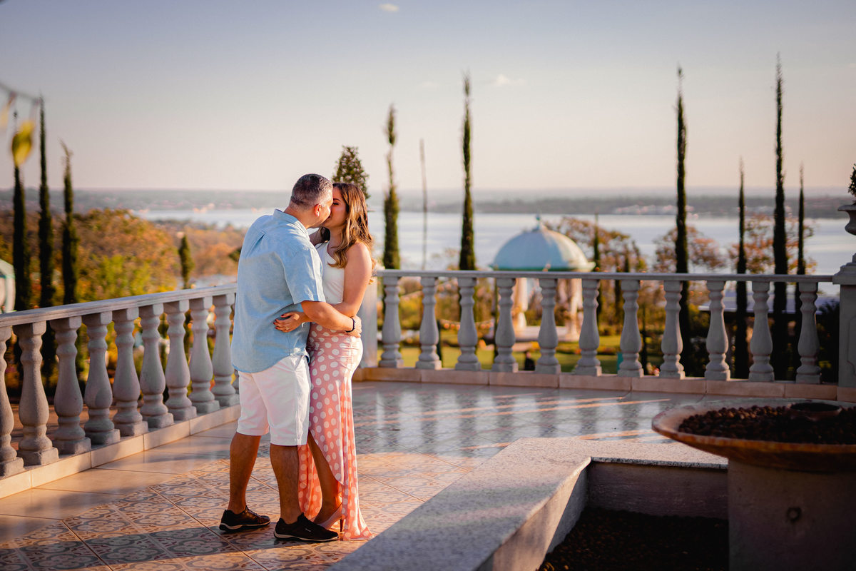 Ensaio de casal - Ensaio de casal brasília - Fotos de casal - Fotógrafo de casal - Fotógrafo Brasília - Fotógrafo de casamento - Brasília-DF - Villa Giardini - Inspiração ensaio de casal  - Ensaio de casal ao ar livre - Ensaio de casal criativo