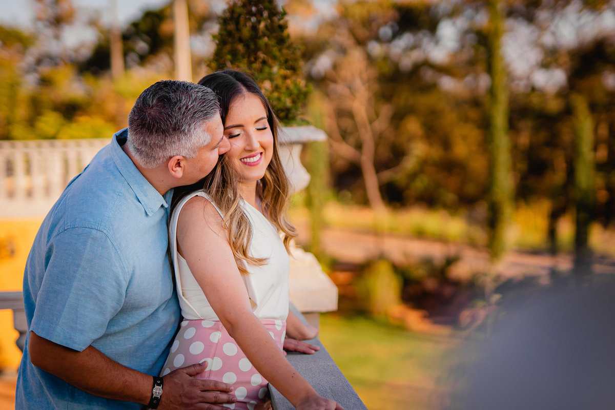 Ensaio de casal - Ensaio de casal brasília - Fotos de casal - Fotógrafo de casal - Fotógrafo Brasília - Fotógrafo de casamento - Brasília-DF - Villa Giardini - Inspiração ensaio de casal  - Ensaio de casal ao ar livre - Ensaio de casal criativo