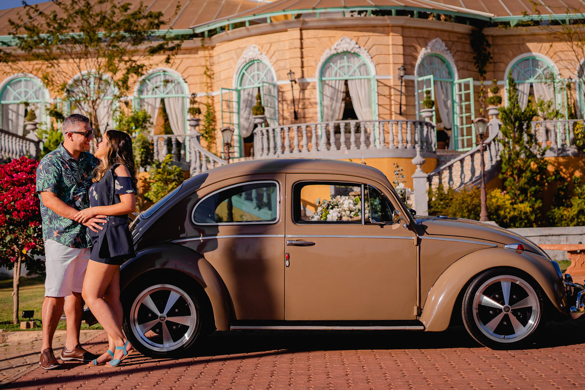 Ensaio de casal - Ensaio de casal brasília - Fotos de casal - Fotógrafo de casal - Fotógrafo Brasília - Fotógrafo de casamento - Brasília-DF - Villa Giardini - Inspiração ensaio de casal  - Ensaio de casal ao ar livre - Ensaio de casal criativo