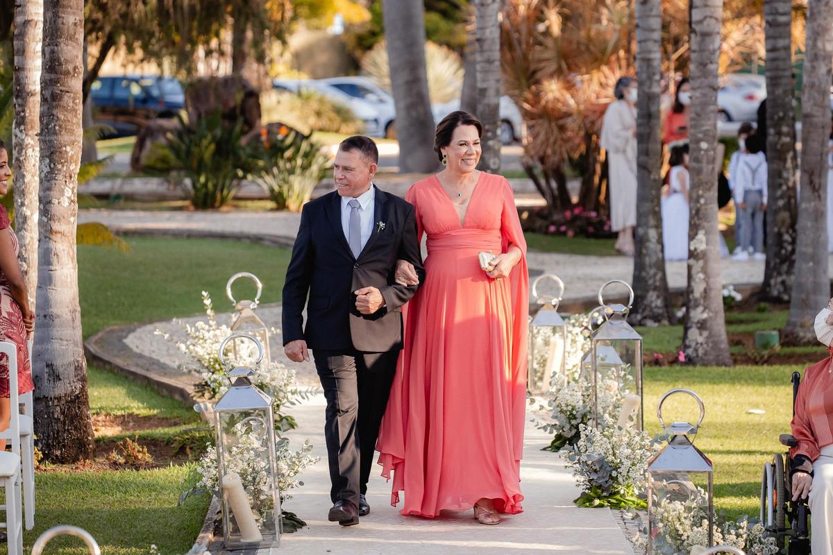 Casamento ao ar livre - Casamento-de-dia - Casamento - Cerimonia-de-casamento - Casal - Fotógrafo-de-casamento - Brasília-DF - Fotógrafo-de-casais - Noivo - Noiva - Vestido-da-noiva - Casamento-inspiração - Fotógrafo-Brasília - Madrinhas de casamento 