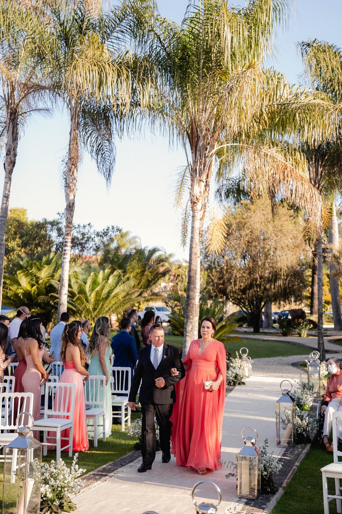 Casamento ao ar livre - Casamento-de-dia - Casamento - Cerimonia-de-casamento - Casal - Fotógrafo-de-casamento - Brasília-DF - Fotógrafo-de-casais - Noivo - Noiva - Vestido-da-noiva - Casamento-inspiração - Fotógrafo-Brasília - Madrinhas de casamento 