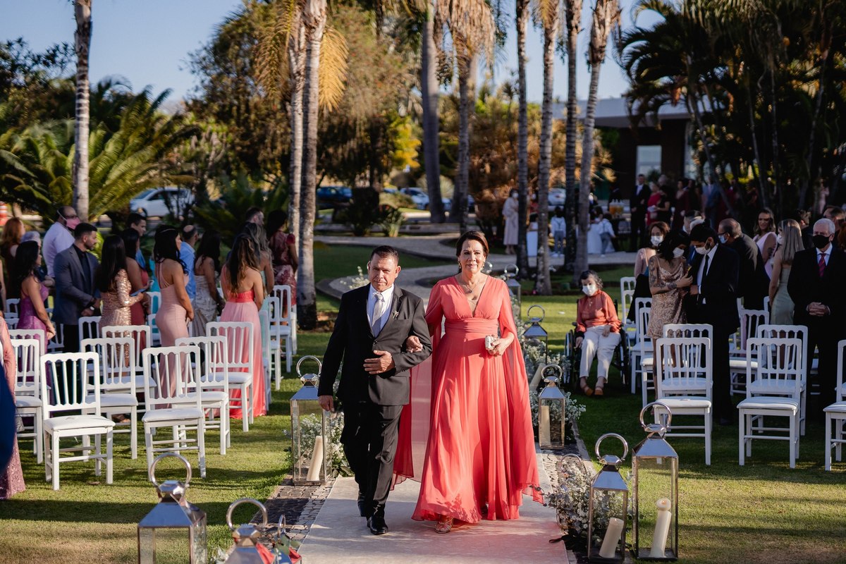 Casamento ao ar livre - Casamento-de-dia - Casamento - Cerimonia-de-casamento - Casal - Fotógrafo-de-casamento - Brasília-DF - Fotógrafo-de-casais - Noivo - Noiva - Vestido-da-noiva - Casamento-inspiração - Fotógrafo-Brasília - Madrinhas de casamento 