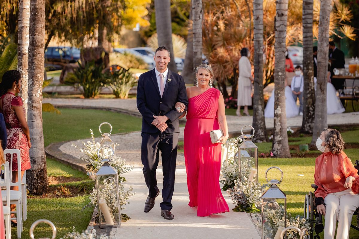 Casamento ao ar livre - Casamento-de-dia - Casamento - Cerimonia-de-casamento - Casal - Fotógrafo-de-casamento - Brasília-DF - Fotógrafo-de-casais - Noivo - Noiva - Vestido-da-noiva - Casamento-inspiração - Fotógrafo-Brasília - Madrinhas de casamento 