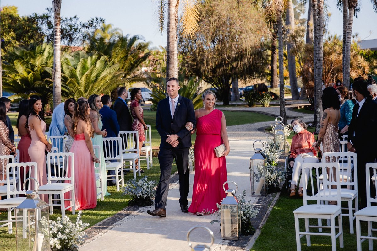 Casamento ao ar livre - Casamento-de-dia - Casamento - Cerimonia-de-casamento - Casal - Fotógrafo-de-casamento - Brasília-DF - Fotógrafo-de-casais - Noivo - Noiva - Vestido-da-noiva - Casamento-inspiração - Fotógrafo-Brasília - Madrinhas de casamento 
