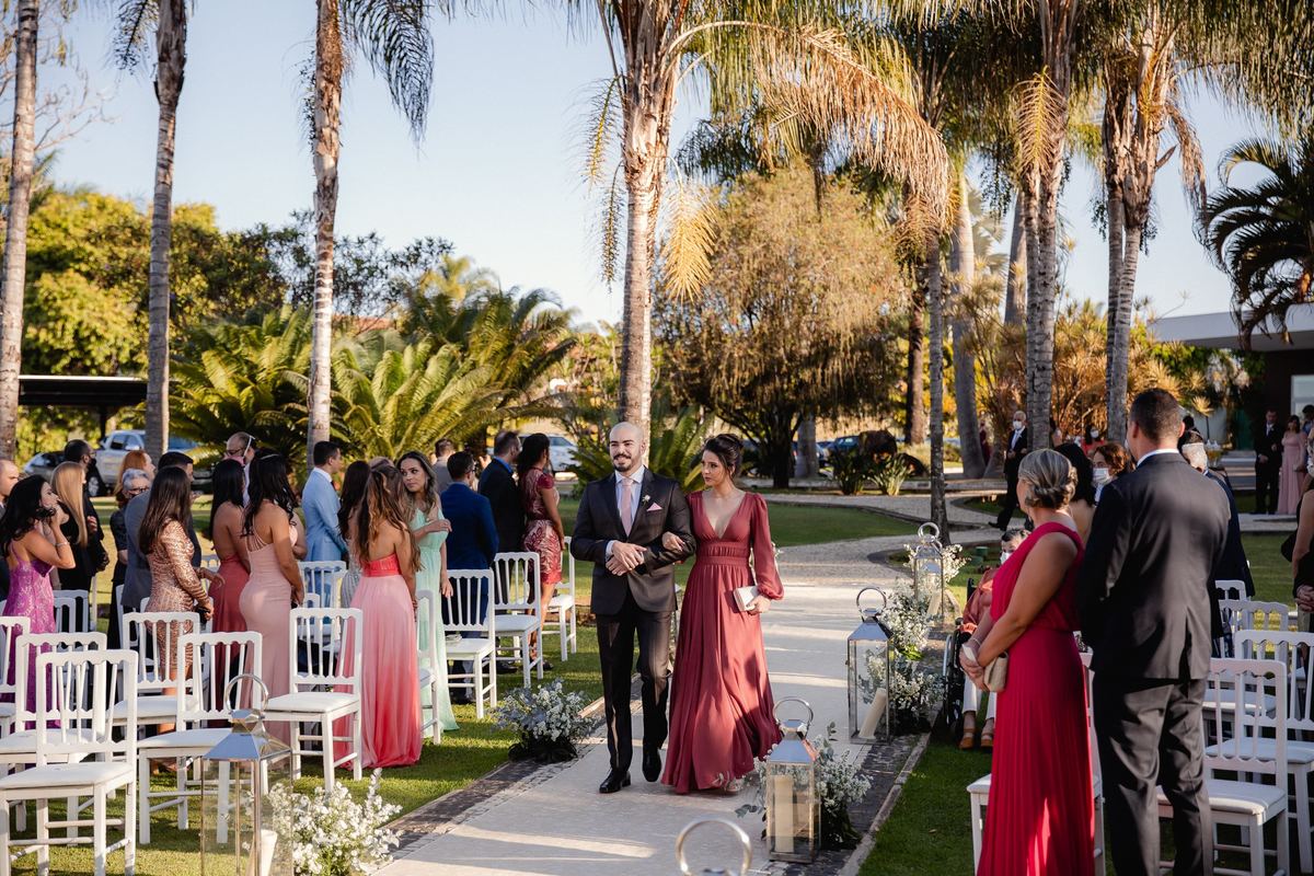 Casamento ao ar livre - Casamento-de-dia - Casamento - Cerimonia-de-casamento - Casal - Fotógrafo-de-casamento - Brasília-DF - Fotógrafo-de-casais - Noivo - Noiva - Vestido-da-noiva - Casamento-inspiração - Fotógrafo-Brasília - Madrinhas de casamento 
