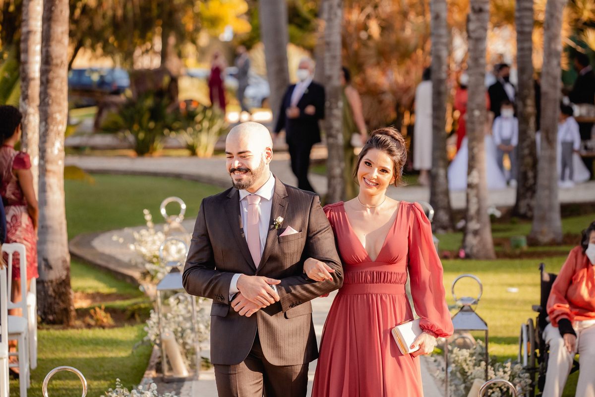 Casamento ao ar livre - Casamento-de-dia - Casamento - Cerimonia-de-casamento - Casal - Fotógrafo-de-casamento - Brasília-DF - Fotógrafo-de-casais - Noivo - Noiva - Vestido-da-noiva - Casamento-inspiração - Fotógrafo-Brasília - Madrinhas de casamento 