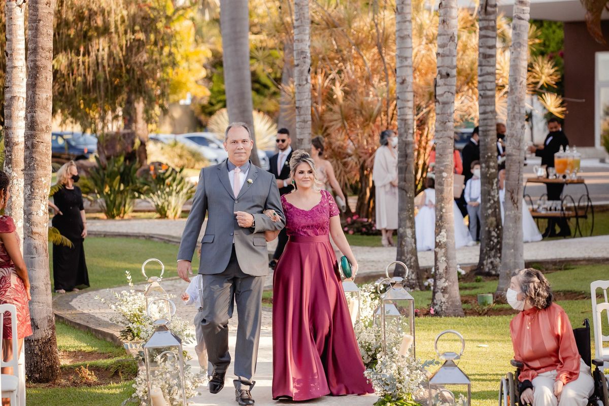 Casamento ao ar livre - Casamento-de-dia - Casamento - Cerimonia-de-casamento - Casal - Fotógrafo-de-casamento - Brasília-DF - Fotógrafo-de-casais - Noivo - Noiva - Vestido-da-noiva - Casamento-inspiração - Fotógrafo-Brasília - Madrinhas de casamento 