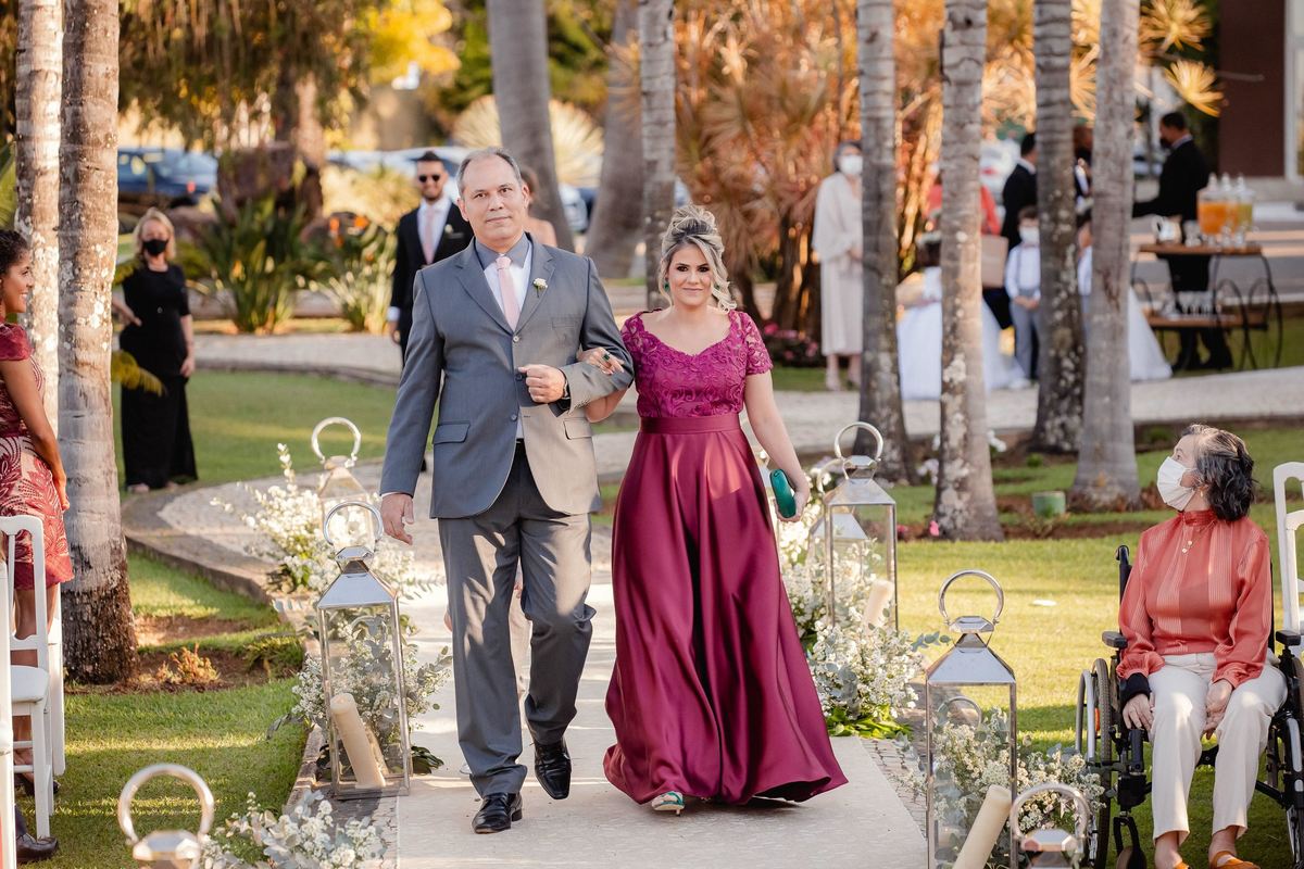 Casamento ao ar livre - Casamento-de-dia - Casamento - Cerimonia-de-casamento - Casal - Fotógrafo-de-casamento - Brasília-DF - Fotógrafo-de-casais - Noivo - Noiva - Vestido-da-noiva - Casamento-inspiração - Fotógrafo-Brasília - Madrinhas de casamento 