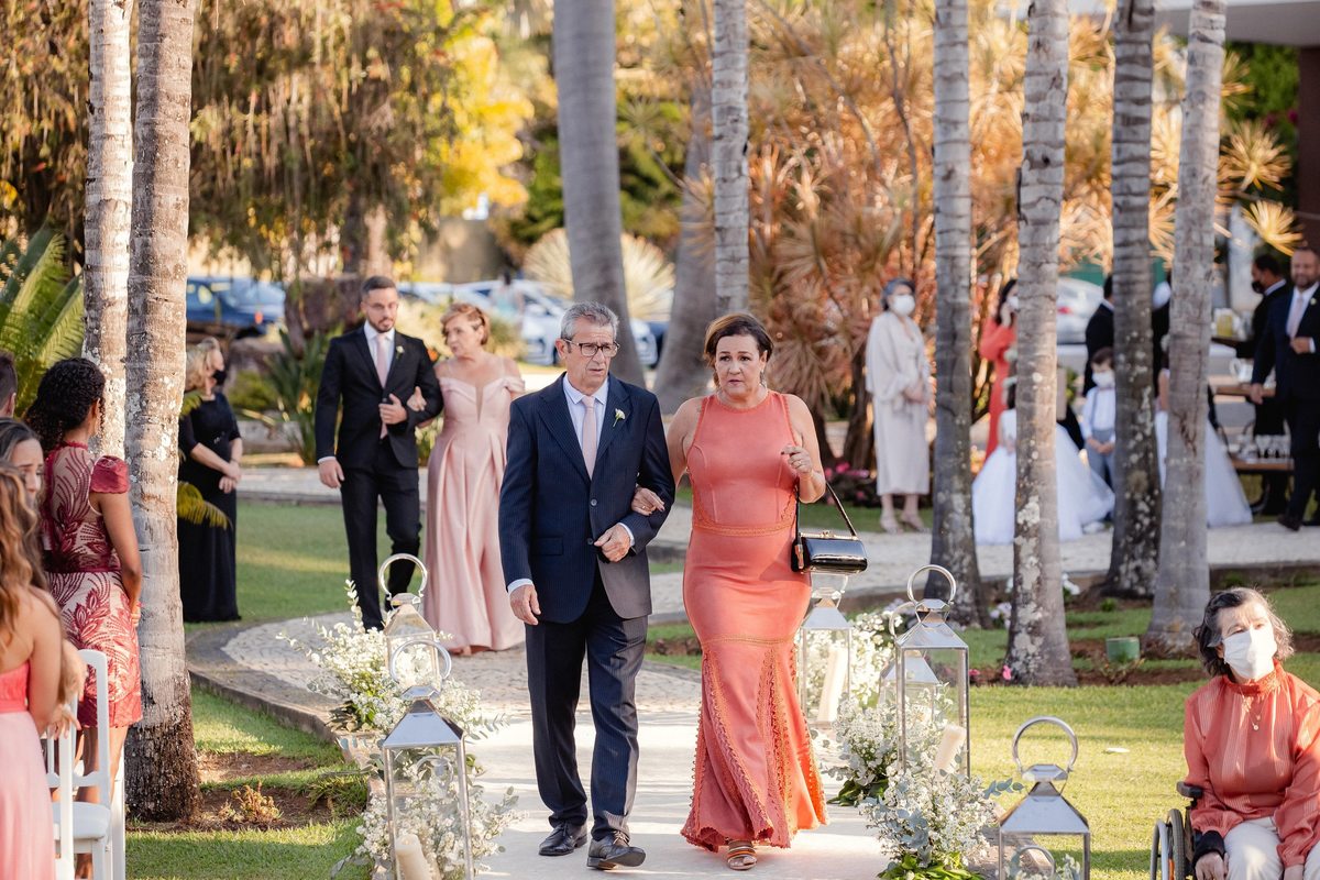 Casamento ao ar livre - Casamento-de-dia - Casamento - Cerimonia-de-casamento - Casal - Fotógrafo-de-casamento - Brasília-DF - Fotógrafo-de-casais - Noivo - Noiva - Vestido-da-noiva - Casamento-inspiração - Fotógrafo-Brasília - Madrinhas de casamento