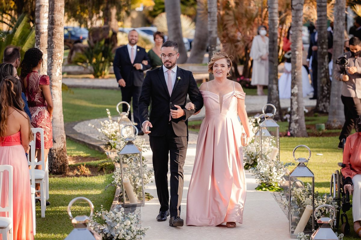 Casamento ao ar livre - Casamento-de-dia - Casamento - Cerimonia-de-casamento - Casal - Fotógrafo-de-casamento - Brasília-DF - Fotógrafo-de-casais - Noivo - Noiva - Vestido-da-noiva - Casamento-inspiração - Fotógrafo-Brasília - Madrinhas de casamento 