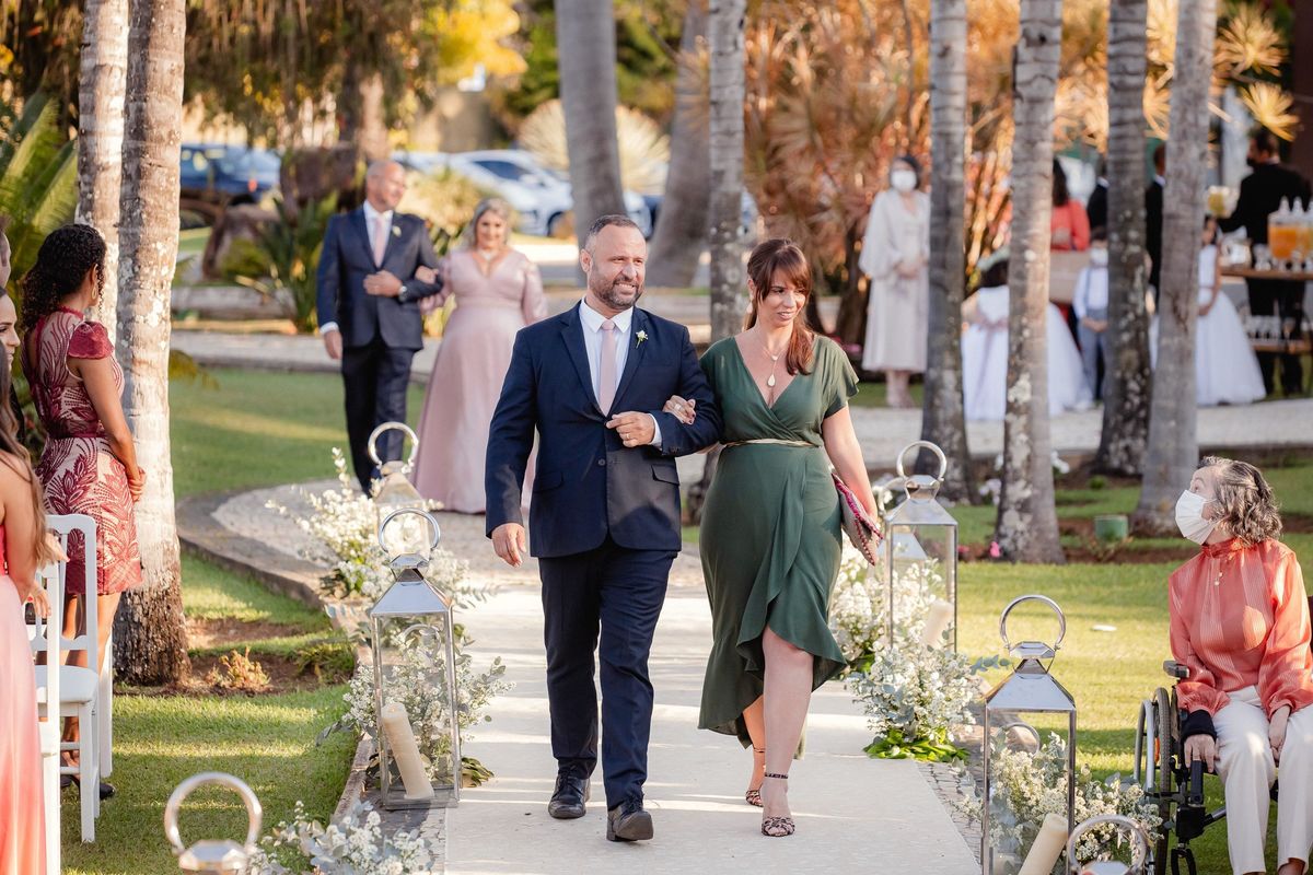 Casamento ao ar livre - Casamento-de-dia - Casamento - Cerimonia-de-casamento - Casal - Fotógrafo-de-casamento - Brasília-DF - Fotógrafo-de-casais - Noivo - Noiva - Vestido-da-noiva - Casamento-inspiração - Fotógrafo-Brasília - Madrinhas de casamento 
