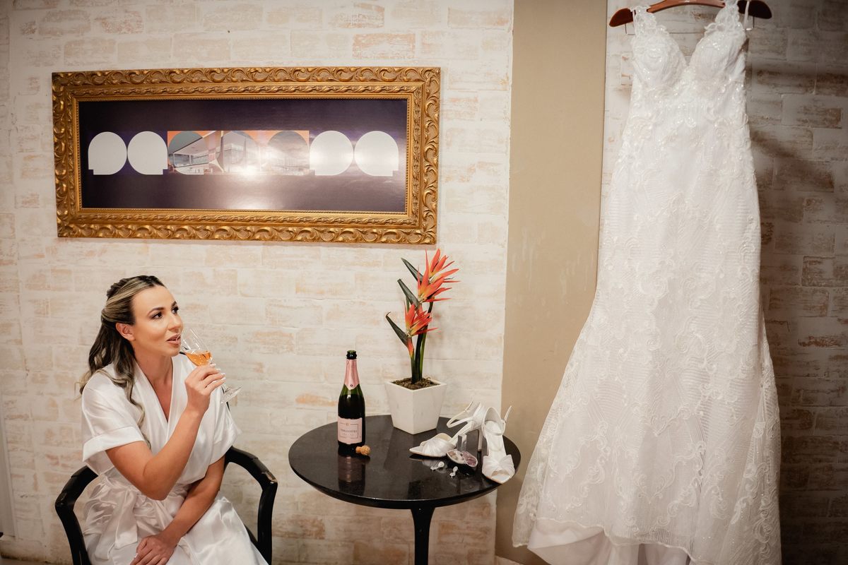 Noiva - Brasília-DF - Casamento - Ensaio de noiva - Noiva elegante - Vestido de noiva - Noivas - Noivas Brasília - Casamento civil - Casamento ao ar livre - Casamento simples - Noiva 2021 - Noiva 2022 - Fotógrafo de casamento - Multifocco 
