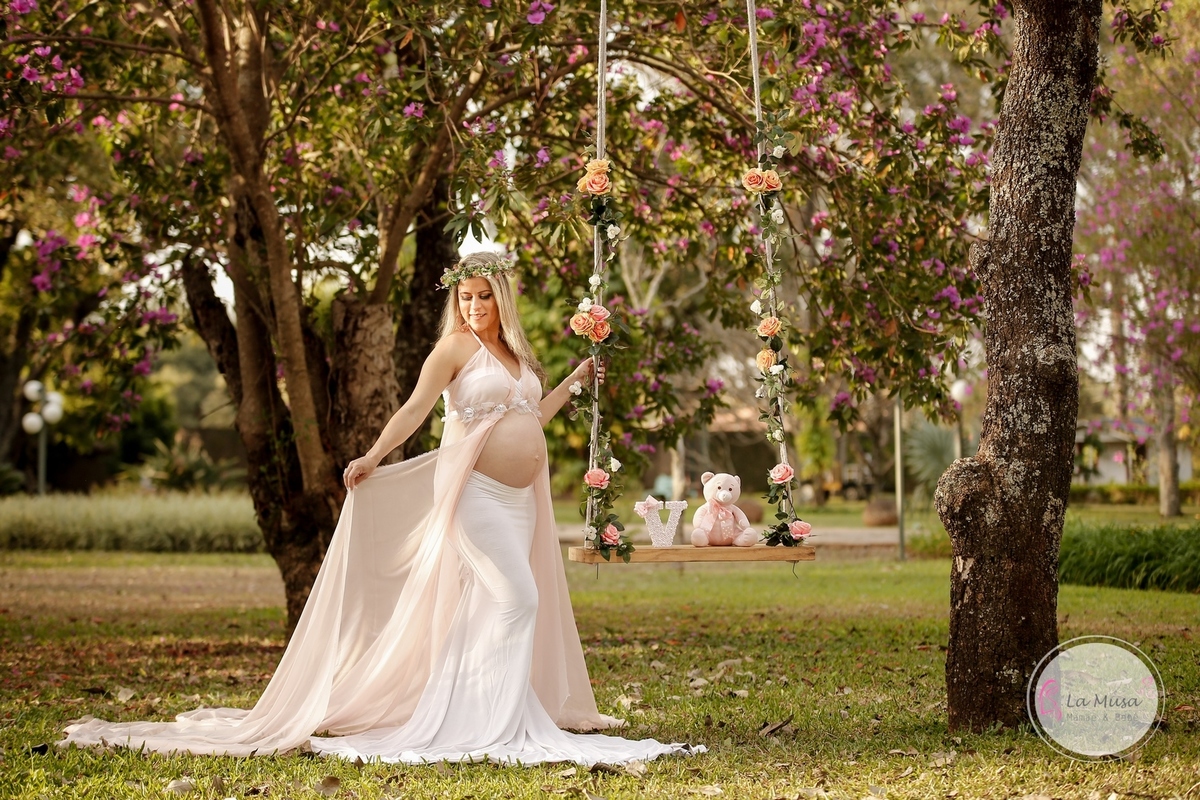 Fotos de gestante em brasília, Linga gravida fotografando ao ar livre.