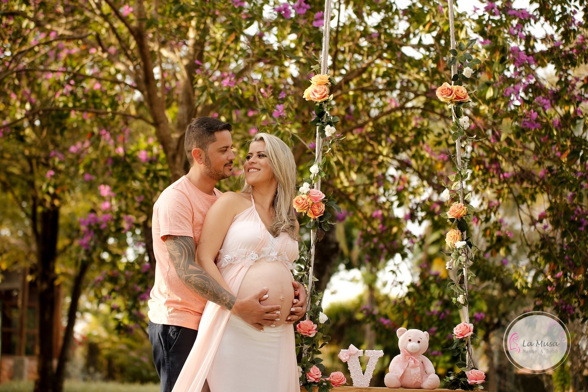 Fotos de gestante em brasília, Linga gravida fotografando ao ar livre.