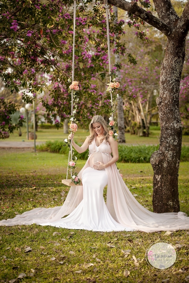 Fotos de gestante em brasília, Linga gravida fotografando ao ar livre.