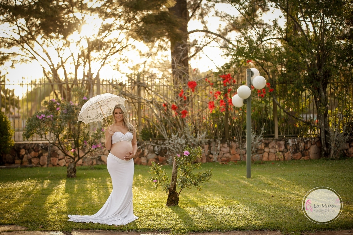Fotos de gestante em brasília, Linga gravida fotografando ao ar livre.