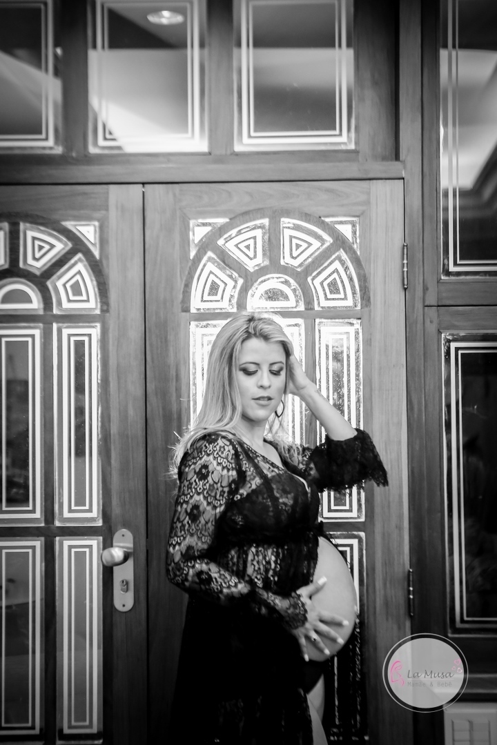 Fotos de gestante em brasília, Linga gravida fotografando ao ar livre.