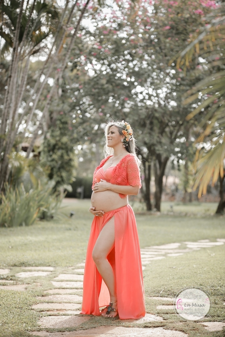 Fotos de gestante em brasília, Linga gravida fotografando ao ar livre.