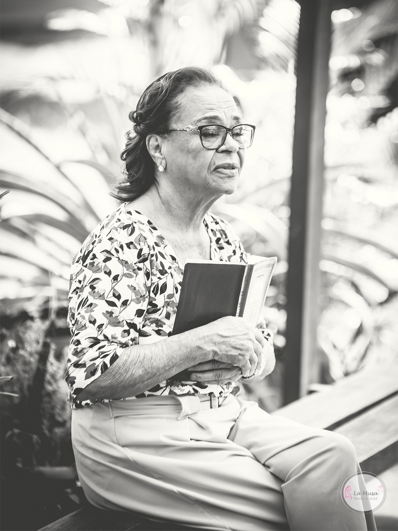 Lâmpada para os meus pés é tua palavra, e luz para o meu caminho.
Salmos 119:105