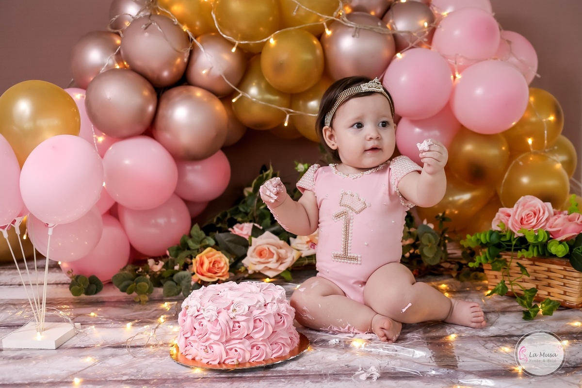 Smash The cake  menina, ensaio de 1 ano , comemorando 1 aninho