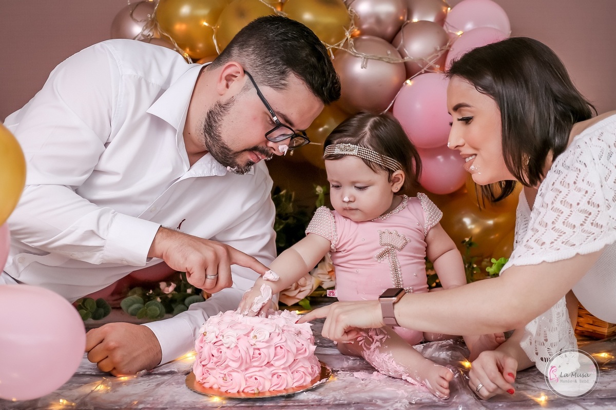 Smash The cake  menina, ensaio de 1 ano , comemorando 1 aninho
