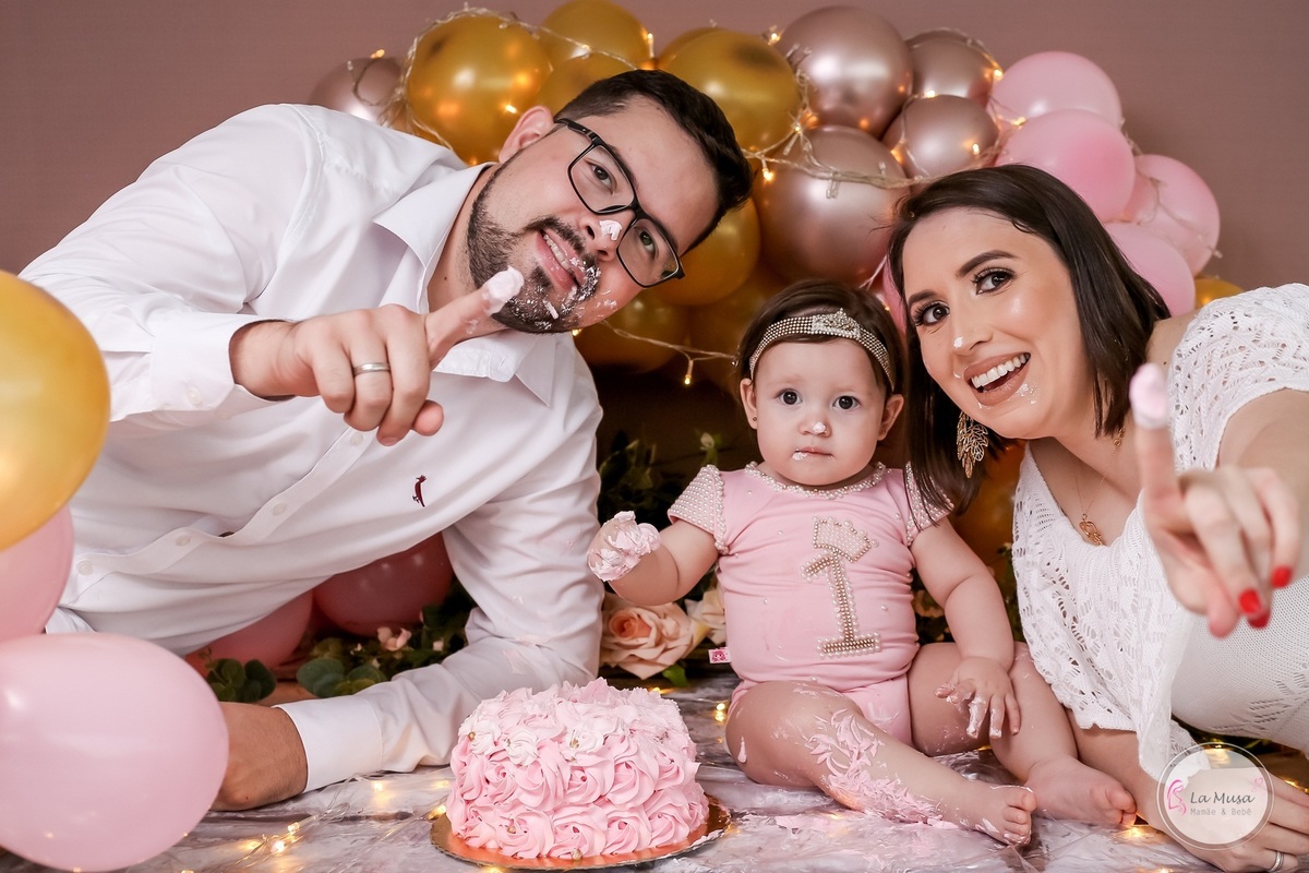 Smash The cake  menina, ensaio de 1 ano , comemorando 1 aninho