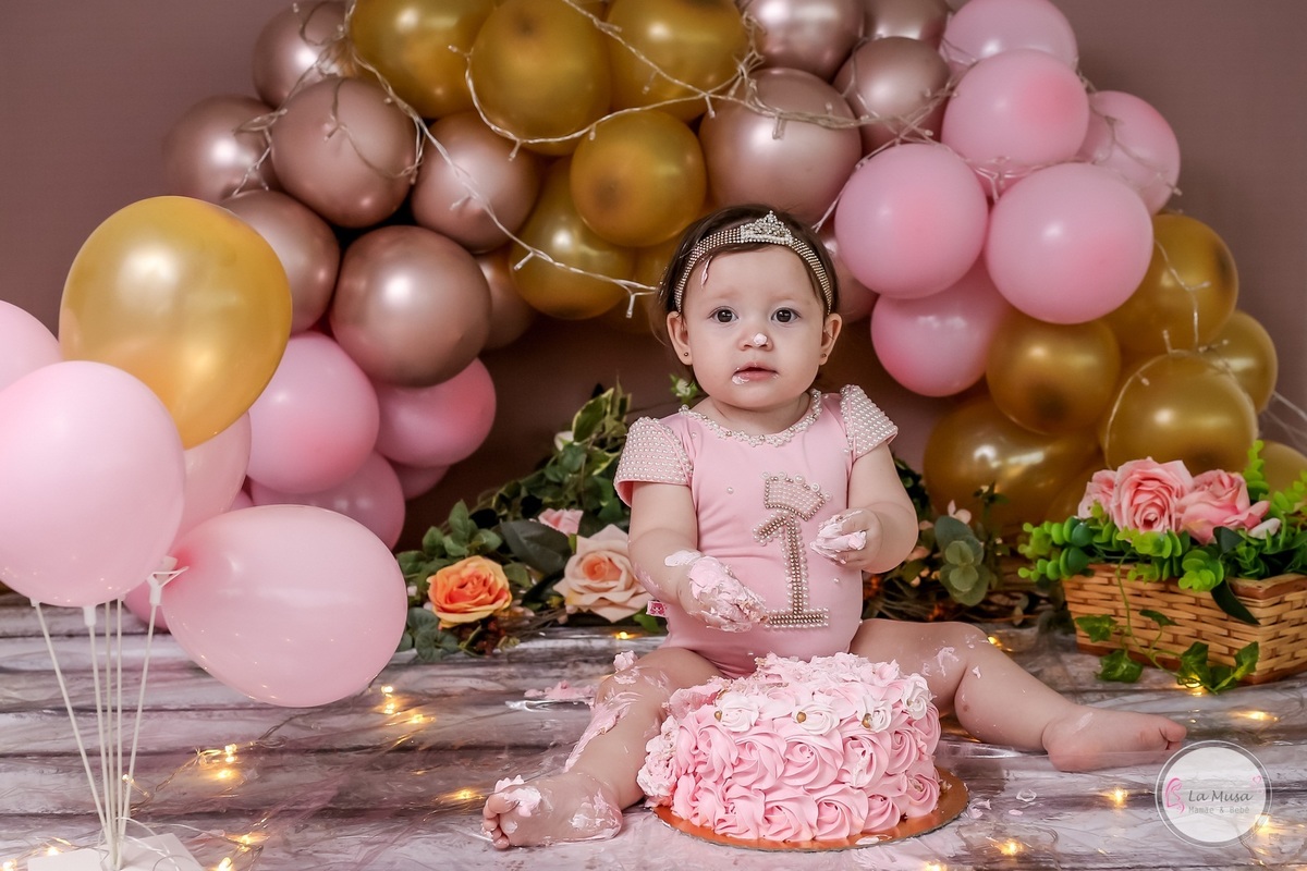 Smash The cake  menina, ensaio de 1 ano , comemorando 1 aninho