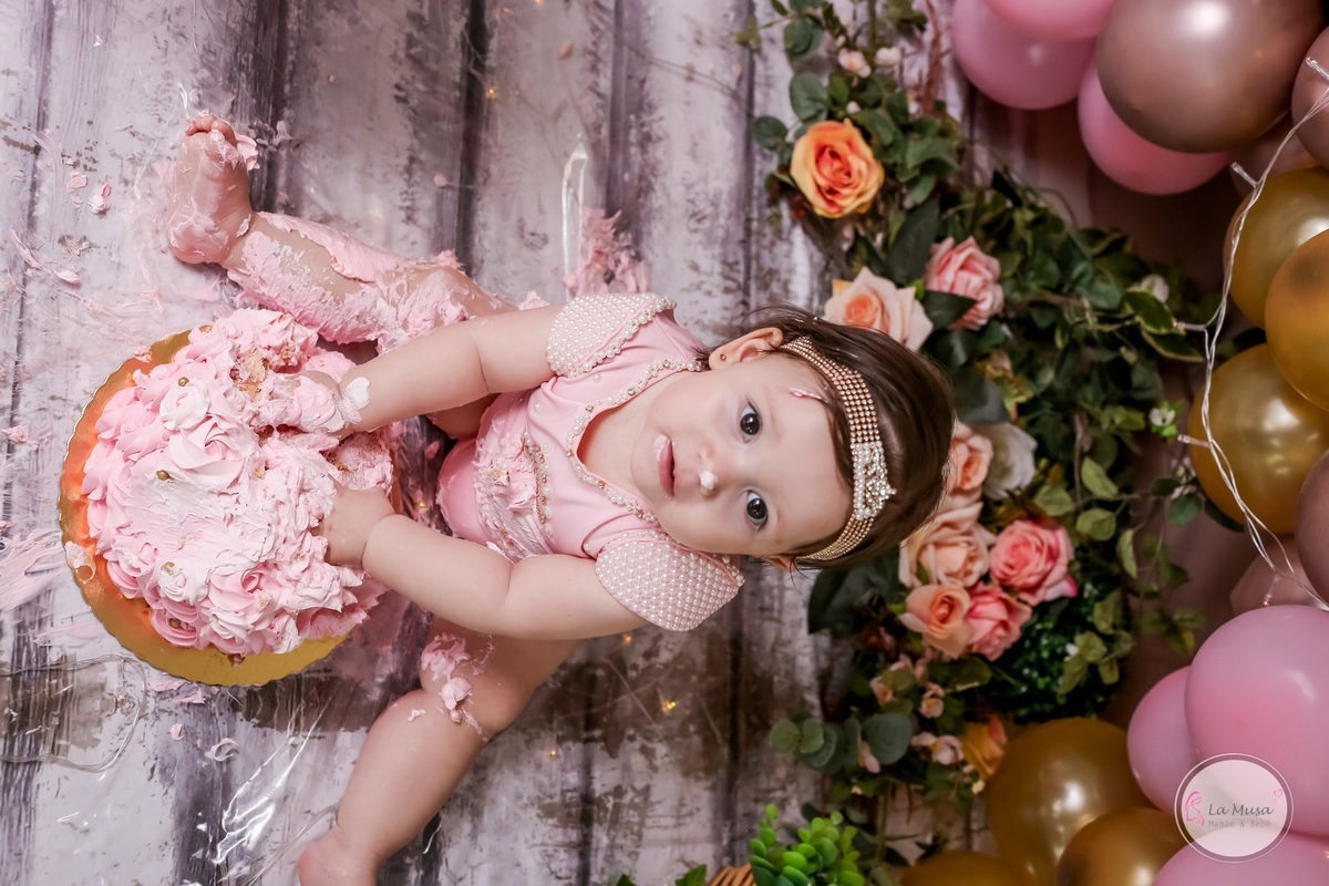 Smash The cake  menina, ensaio de 1 ano , comemorando 1 aninho