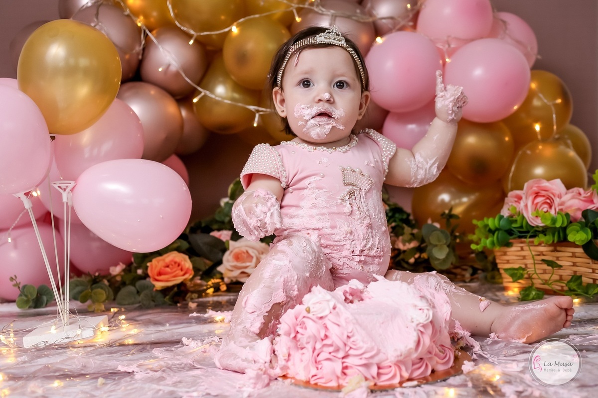 Smash The cake  menina, ensaio de 1 ano , comemorando 1 aninho