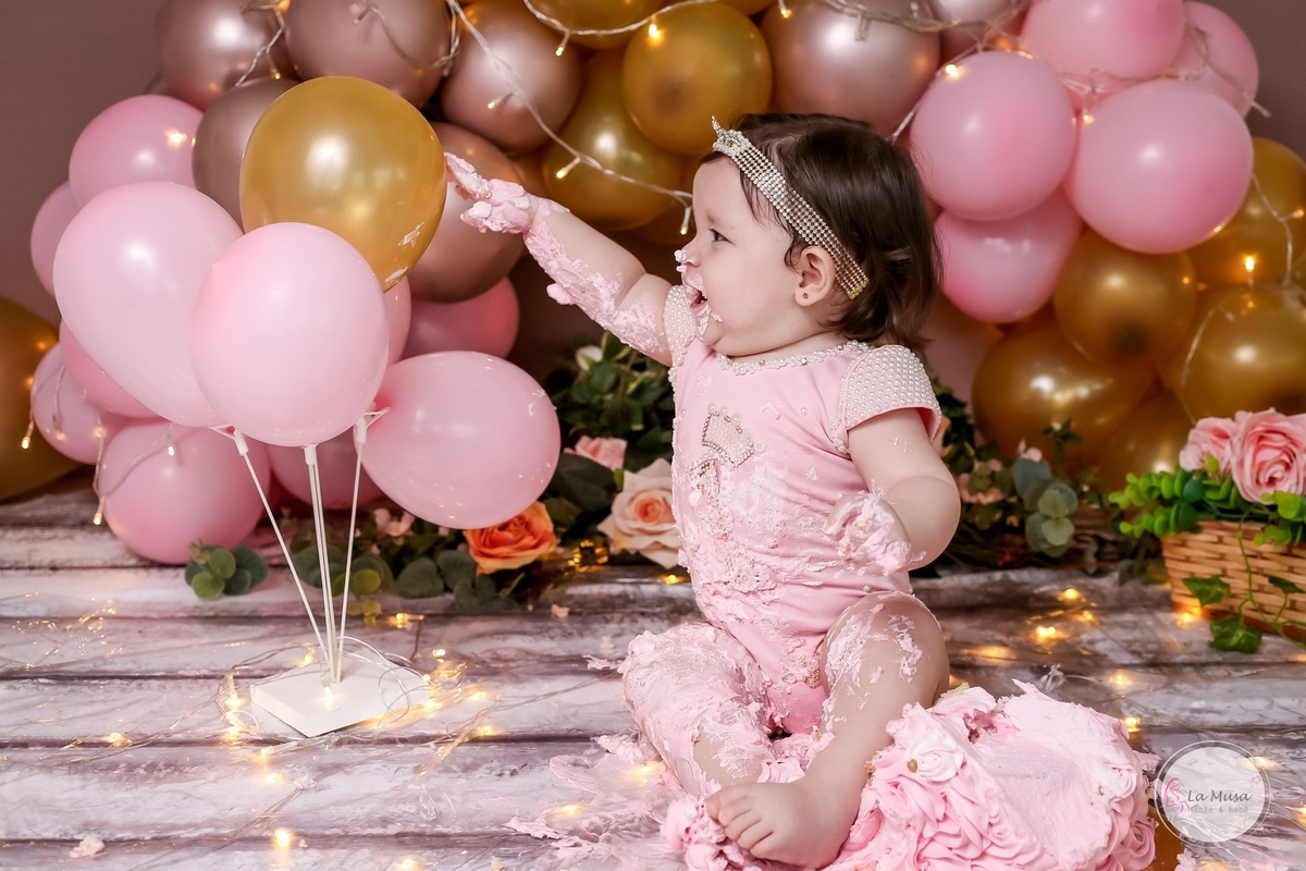 Smash The cake  menina, ensaio de 1 ano , comemorando 1 aninho