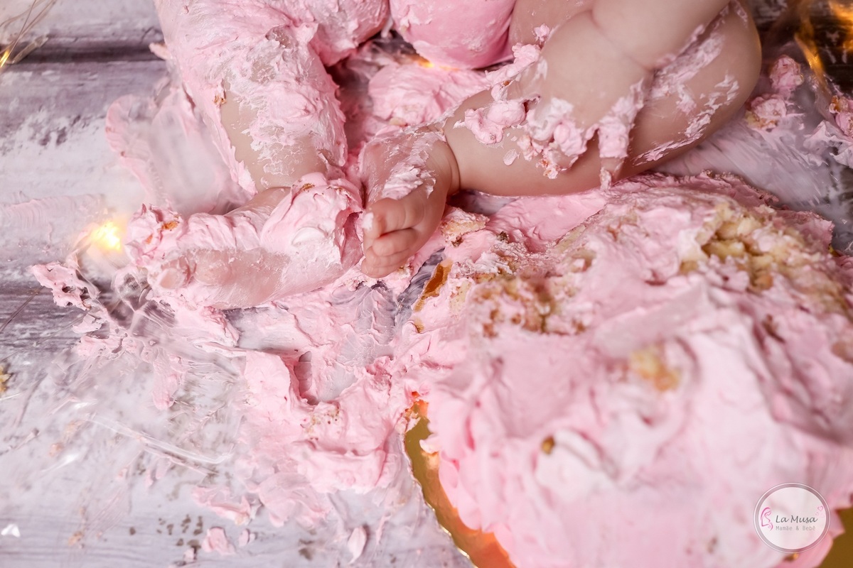 Smash The cake  menina, ensaio de 1 ano , comemorando 1 aninho