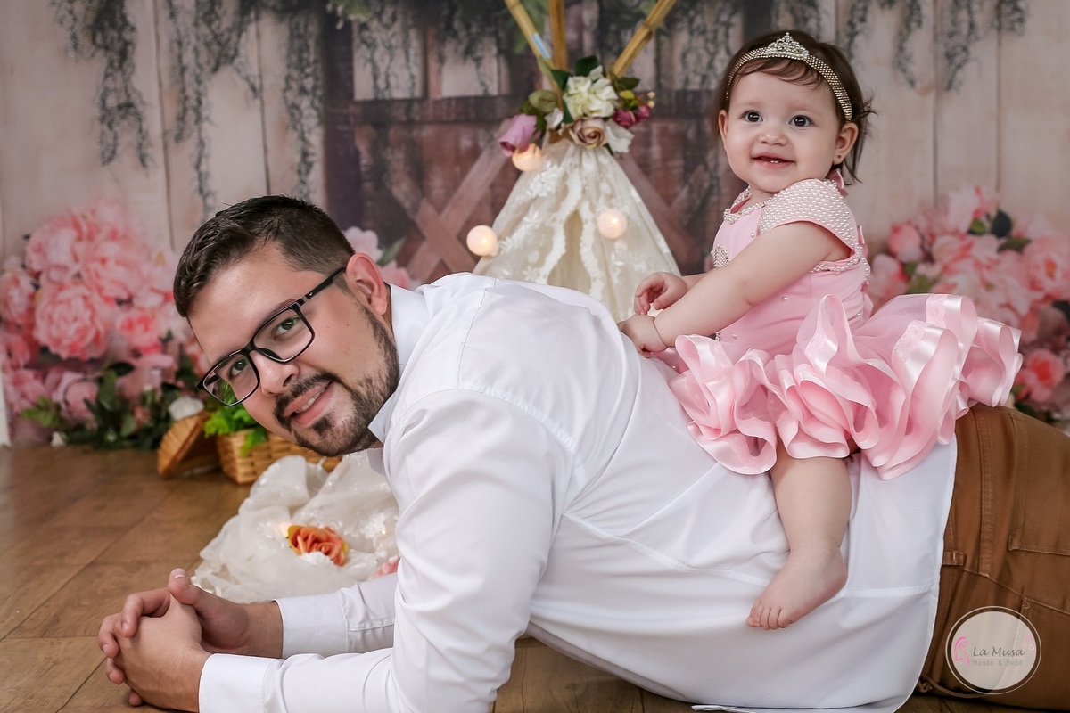 Smash The cake  menina, ensaio de 1 ano , comemorando 1 aninho