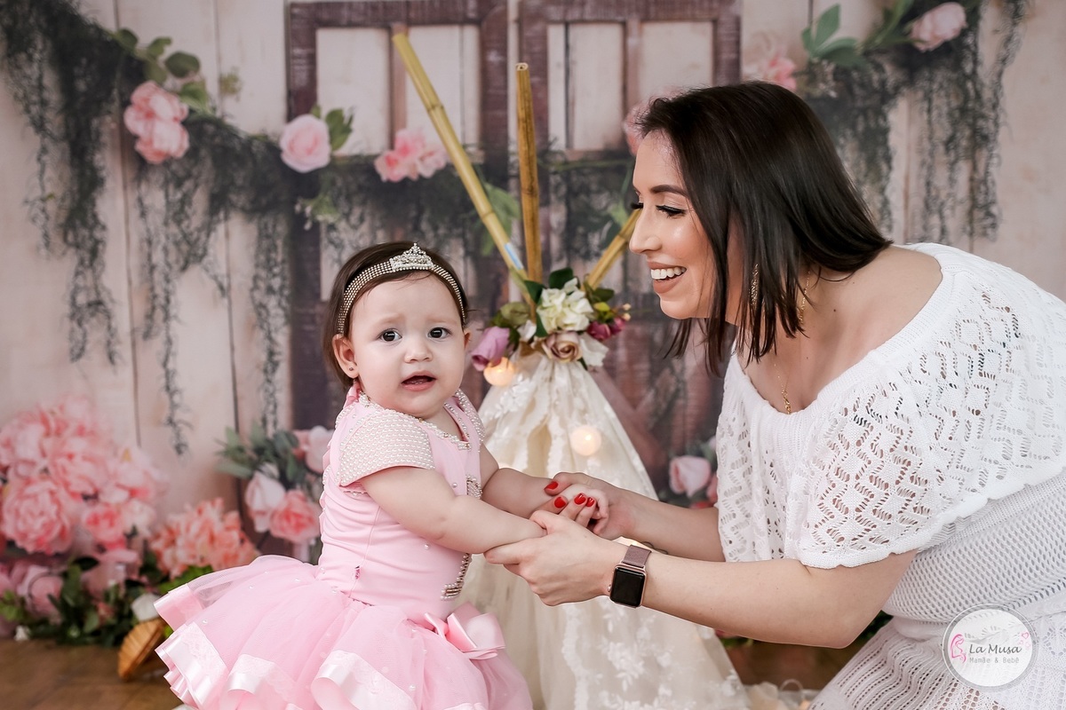 Smash The cake  menina, ensaio de 1 ano , comemorando 1 aninho