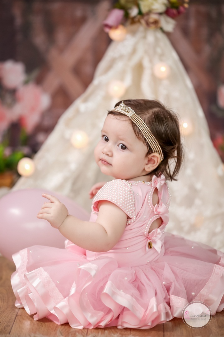 Smash The cake  menina, ensaio de 1 ano , comemorando 1 aninho