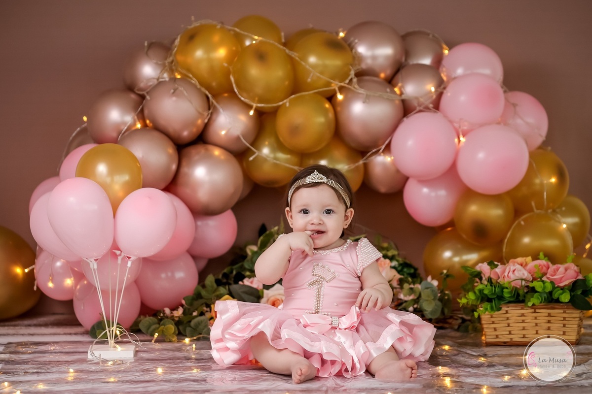 Smash The cake  menina, ensaio de 1 ano , comemorando 1 aninho