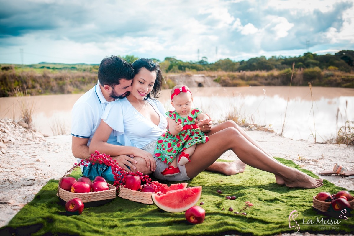 Ensaio de Bebê acompanhamento, ensaio menina frutas, ensaio dunas de areia, ensaio família, fotografo de bebê