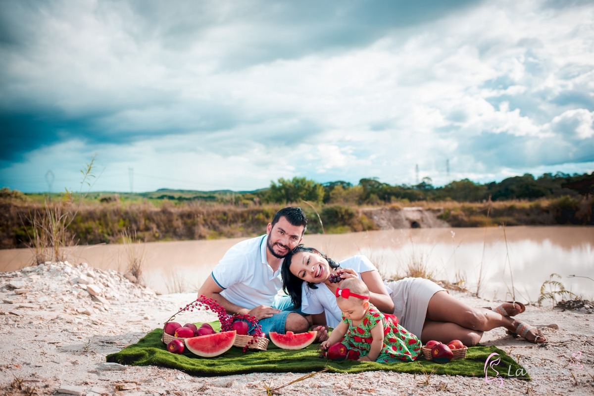 Ensaio de Bebê acompanhamento, ensaio menina frutas, ensaio dunas de areia, ensaio família, fotografo de bebê