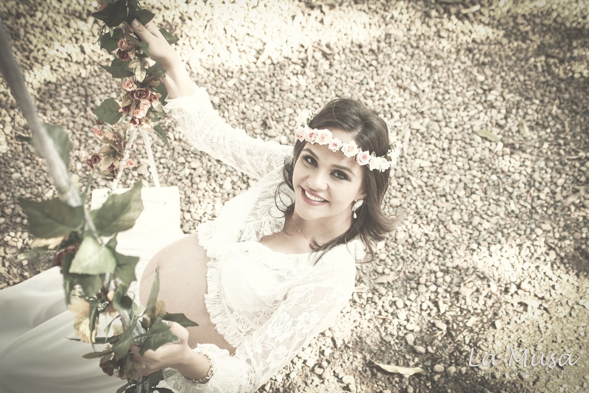 Carolina Coimbra gestante-bebê-newborn-mamãe linda-LaMusa-gestante no balanço.