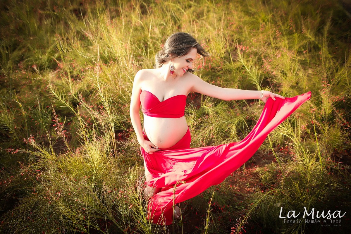 Carolina Coimbra gestante-bebê-newborn-mamãe linda-LaMusa-gestante no balanço.