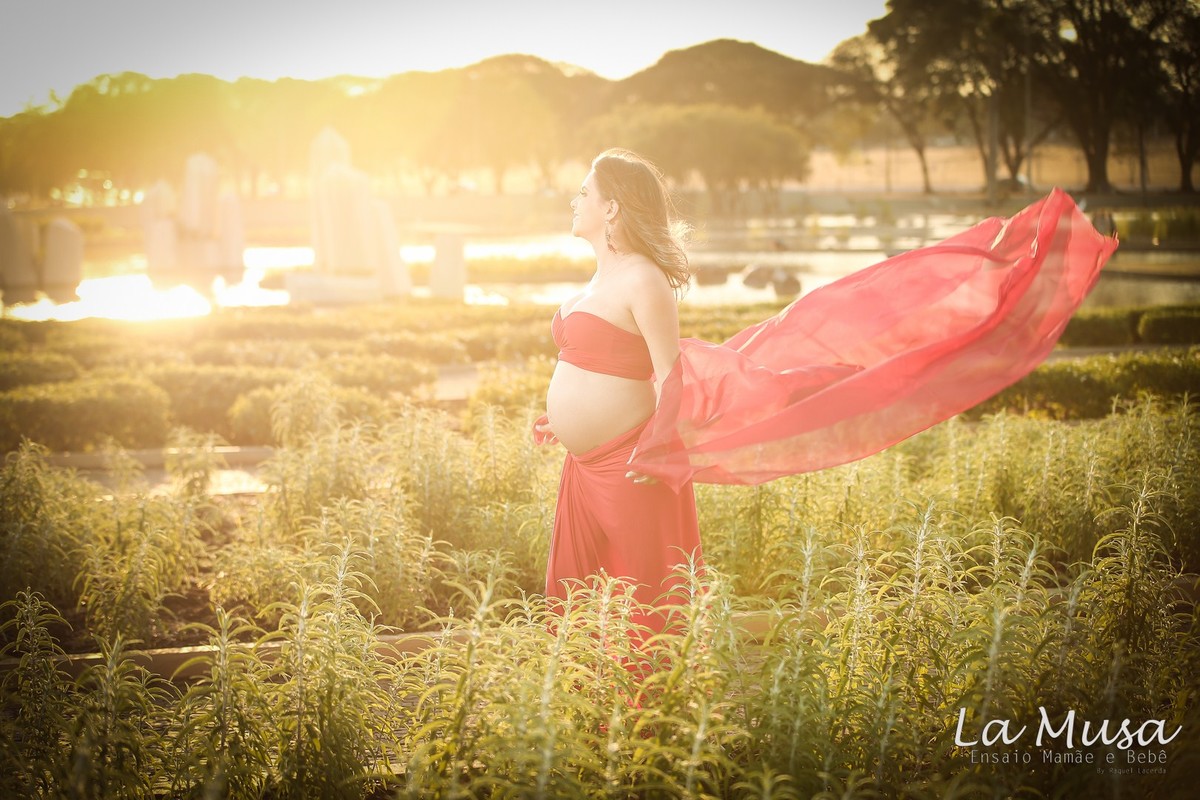 Carolina Coimbra gestante-bebê-newborn-mamãe linda-LaMusa-gestante no balanço.