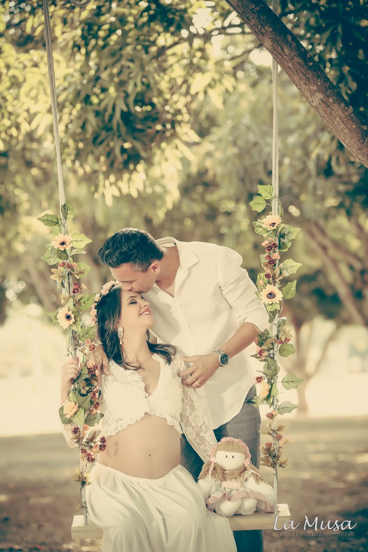 Carolina Coimbra gestante-bebê-newborn-mamãe linda-LaMusa-gestante no balanço.