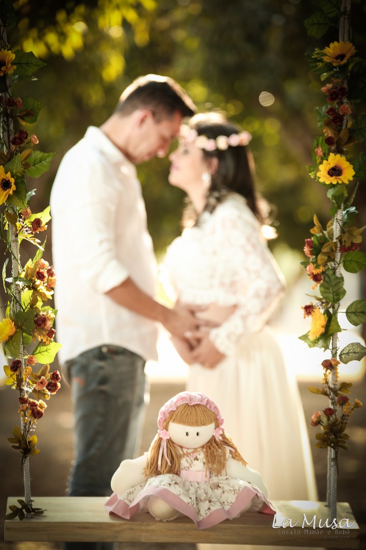 Carolina Coimbra gestante-bebê-newborn-mamãe linda-LaMusa-gestante no balanço.