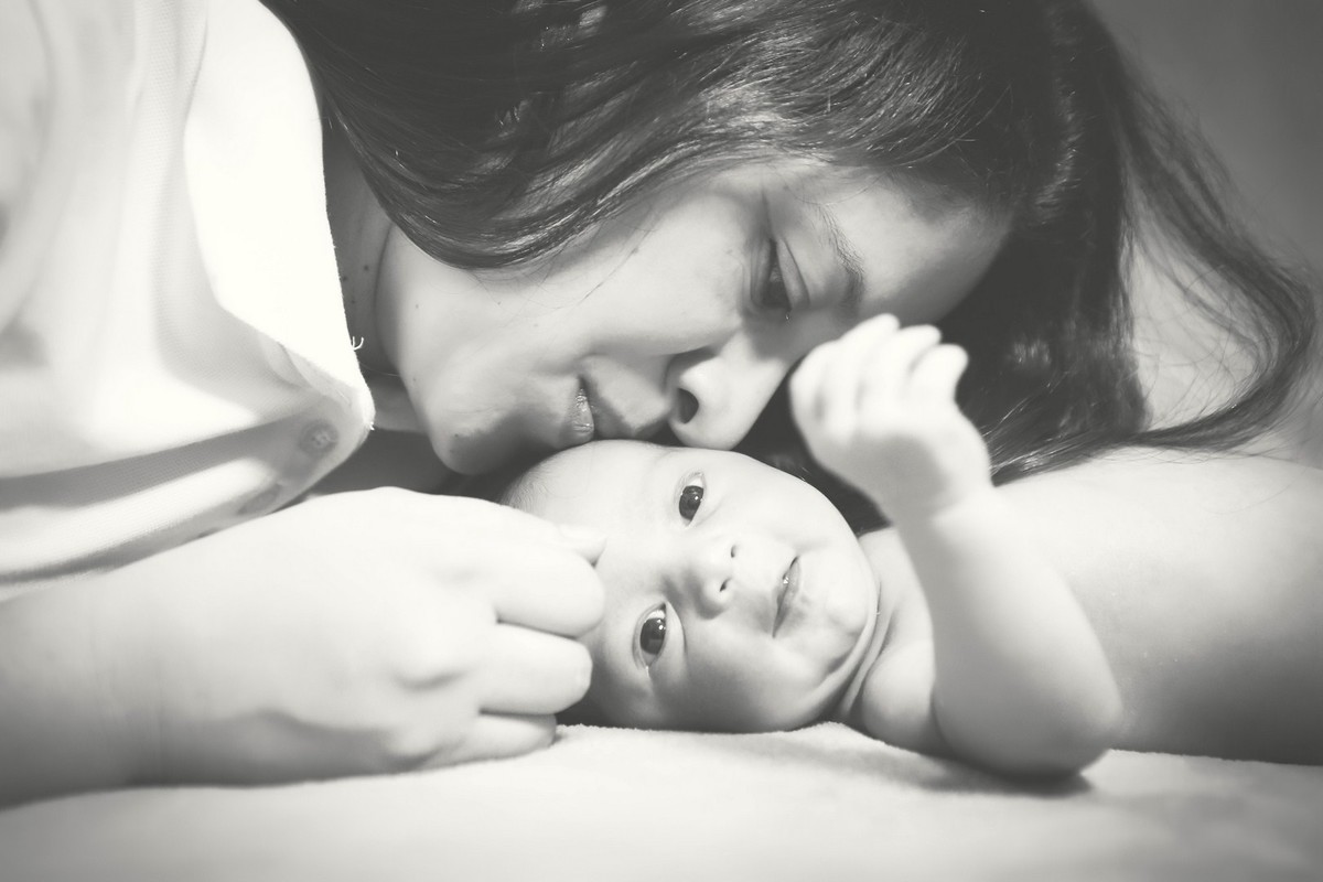 Larissa Helena Newborn-fotos recen nacido-mamae e bebe-fotos de bebês menina.