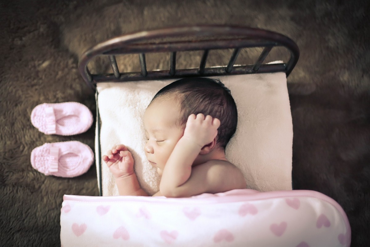 Larissa Helena Newborn-fotos recen nacido-mamae e bebe-fotos de bebês menina.